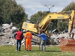 Via cemento da spiagge, ora a Catania è corsa col tempo