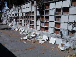 Catania: devastazione e incuria al cimitero