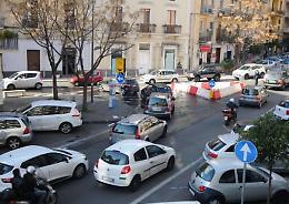 Catania, in via D’Annunzio tornano le rotatorie: l’ira dei commercianti