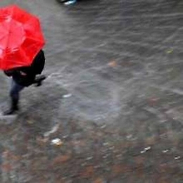 Aspettando il ciclone con pioggia e vento: allerta arancione in Sicilia orientale e scuole chiuse a Catania