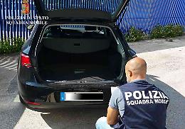 Prendeva auto a noleggio per poi rivenderle a Malta