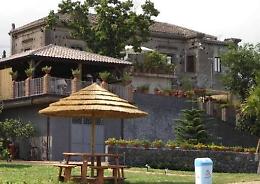 Riposto, blitz della Finanza nell’agriturismo a luci rosse