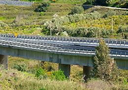 Sicilia divisa in due, slitta (forse) a lunedì la dichiarazione d’emergenza per la A19