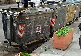 Uccise e gettò in un cassonetto la figlia Processo al via, la donna piange in aula