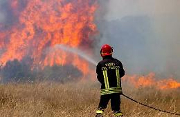Incendio vastissimo, gente in fuga dalle proprie abitazioni