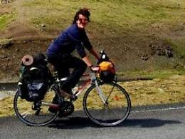Alessandra Ragusa da sola in bici tra l’Australia e la Tasmania
