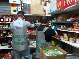 Catania, la Finanza sequestra due tonnellate di derrate alimentari
