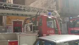 Catania, incendio in via Giuffrida, soccorso giovane ustionato