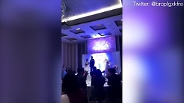 La vendetta dello sposo tradito: al matrimonio fa proiettare il video di lei a letto col cognato