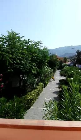 Piraino, canadair vola rasentando alberi villaggio Calanovellamare