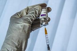 Vaccini somministrati direttamente nelle aziende siciliane: firmato accordo