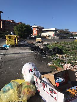 Catania: rifiuti al Viale Benedetto Croce