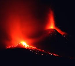 Etna, la fotogallery dell'eruzione numero 17