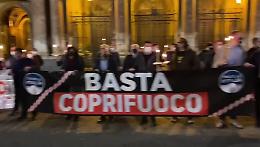 Basta coprifuoco, la protesta di Fratelli d'Italia in piazza a Catania