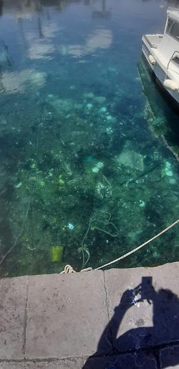 Catania: troppi rifiuti e pochi cestini ad Ognina e al lungomare.