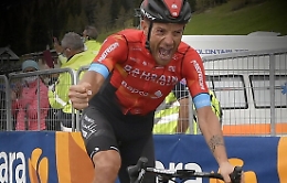 Giro d'Italia: grande secondo posto per Damiano Caruso, il campione siciliano che preferisce vivere a Punta Secca