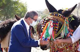 Musumeci entra in “zona bianca”: «Meno palazzi, di più tra la gente»