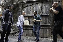 Il folk siculo-calabro di Quartetto AreaSud apre Raizes 2021, la rassegna di word music di Zō