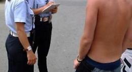 Caltanissetta, pregiudicato va in questura a firmare in costume: scatta il divieto