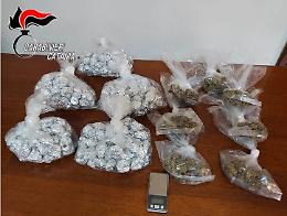 Catania, finisce la “roba” e va a rifornirsi: preso al ritorno con 400 grammi di marijuana