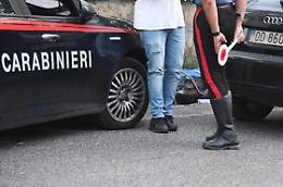 Si arrampica fino al terzo piano per entrare in casa della ex: denunciato