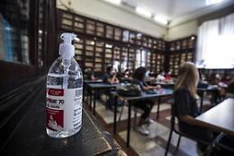 Covid, le nuove regole per le scuole in caso di alunni o docenti positivi