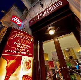 La festa dei locali storici: c'è anche la fabbrica Finocchiaro, 100 anni di cioccolata