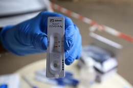 Nuova variante Omicron con le sue 32 mutazioni fa paura al mondo: vaccino già in "programmazione"