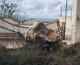 Cadono massi da Monte Pecorare, tre famiglie sgomberate a Cinisi