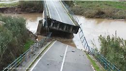 Maltempo in Sicilia: crolla ponte nel Trapanese e albergo evacuato nell'Agrigentino