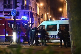 Paura a Parigi, due donne tenute in ostaggio in pieno centro