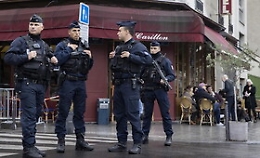 Donne prese in ostaggio a Parigi, arrestato il sequestratore