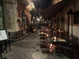 La cena a lume di candela per protestare contro il caro bollette