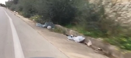 Marina di Ragusa: rifiuti di ogni genere a bordo strada