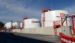 Petrolchimico Siracusa, "sanzioni" fa-da-te: fornitori boicottano la Lukoil. «Rischio per l’economia. Il Mef spieghi»