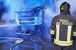 Auto e mezzi incendiati a Messina, arrestato un 50enne