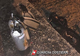 Ricci e occhi di bue pescati illegalmente da sub nell'Acese: sequestri e multe per 4000 euro