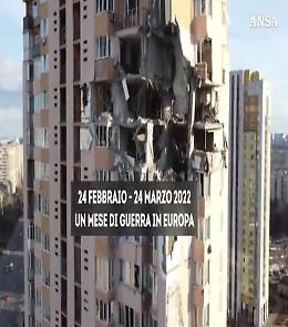 Dall'annuncio di Putin al vertice Ue: le immagini di un mese di guerra in Ucraina