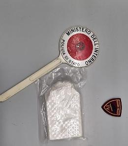 Impiegato delle Poste con 820 grammi di cocaina sull'auto: arrestato