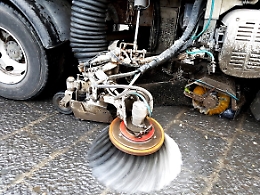 Spazzatrice blocca traffico a Catania