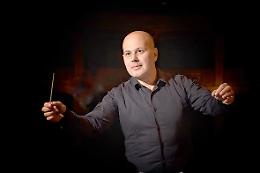 Da Catania a Riga, con “Madama Butterfly”, comincia l’estate sul podio del maestro Francesco Di Mauro