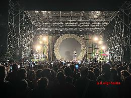 Caparezza, a Villa Bellini uno show da urlo