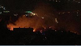 Paura nella notte, fiamme nella riserva di Capo Gallo vicino alle case
