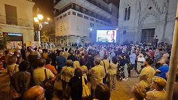 Sindaco di Furci Siculo interrompe comizio di De Luca: è scontro