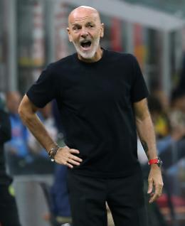 Pioli: "Arbitro donna? In bocca al lupo, non è facile"