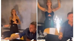 Totti e Noemi insieme in un locale