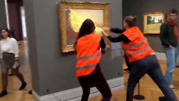 Purè di patate contro un quadro di Monet