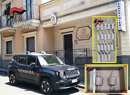 Fuochi d'artificio illegali in auto e in casa: due denunciati