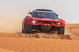 Dakar, auto: quinta vittoria consecutiva di tappa per Loeb
