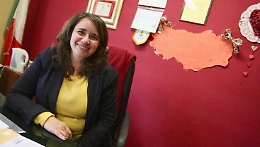 Dai cibi scaduti in mensa alle ritorsioni contro i prof “non allineati”: così la preside arrestata aveva creato un clima di terrore a scuola